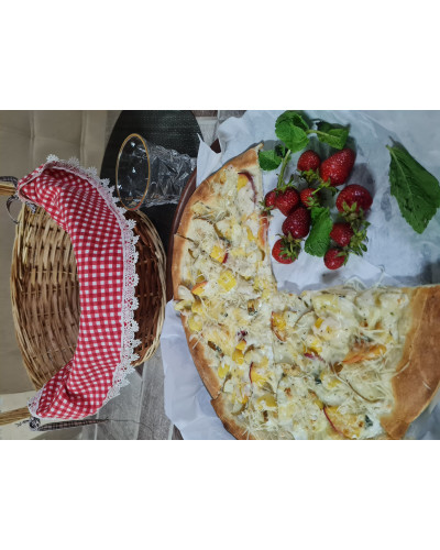 ПІЦА З ФРУКТАМИ  ГРУШОЮ, АНАНАСАМИ , ПЕРСИК  ТА СИРОМ  КАМАМБЕР , ДОР БЛЮ 